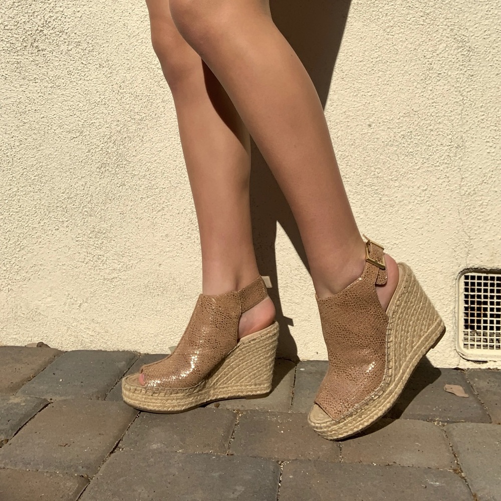 Kenneth Cole Rose Gold Snake Skin Pattern Wedges🧡